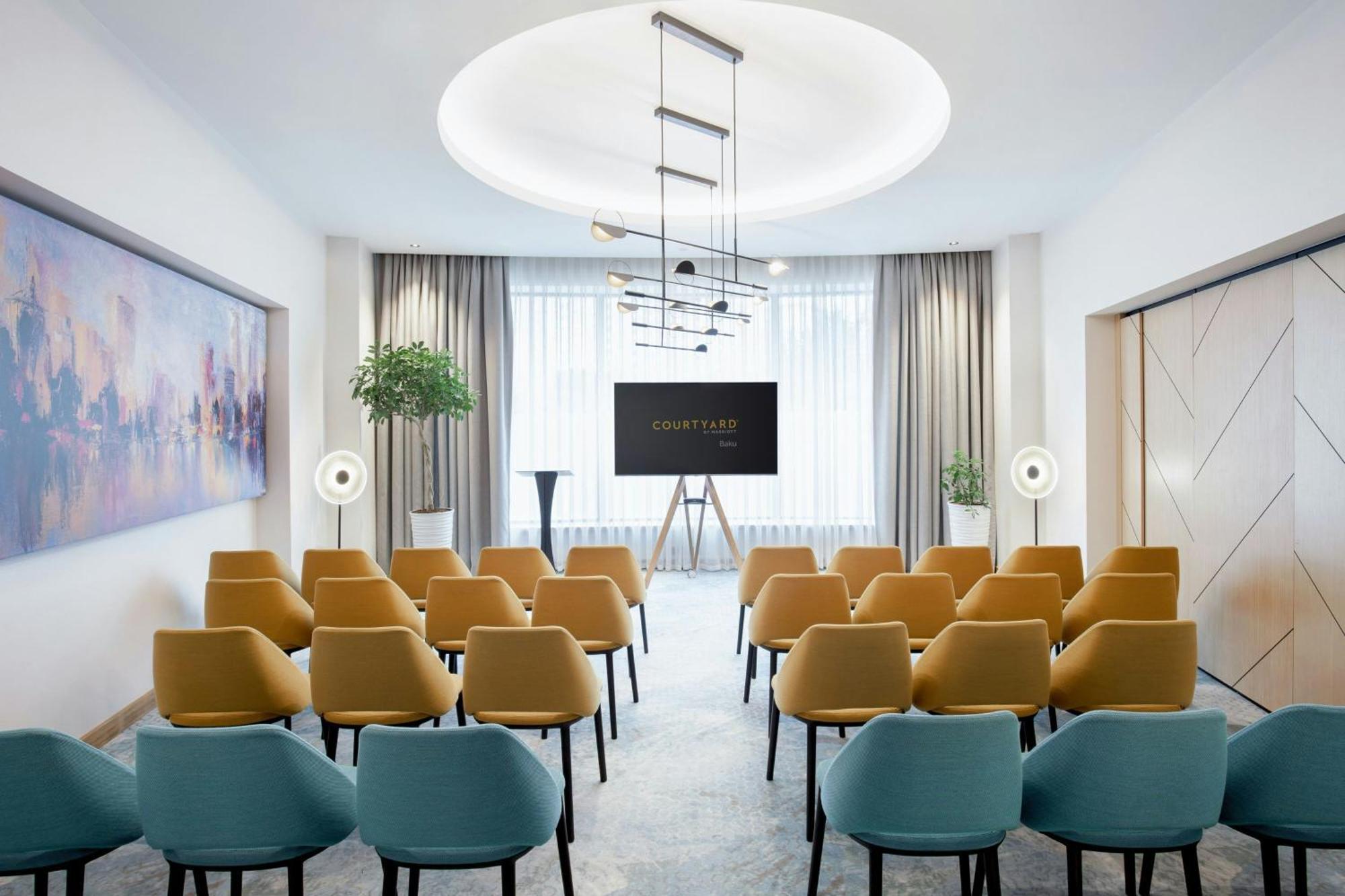 فندق Courtyard By Marriott 4*
